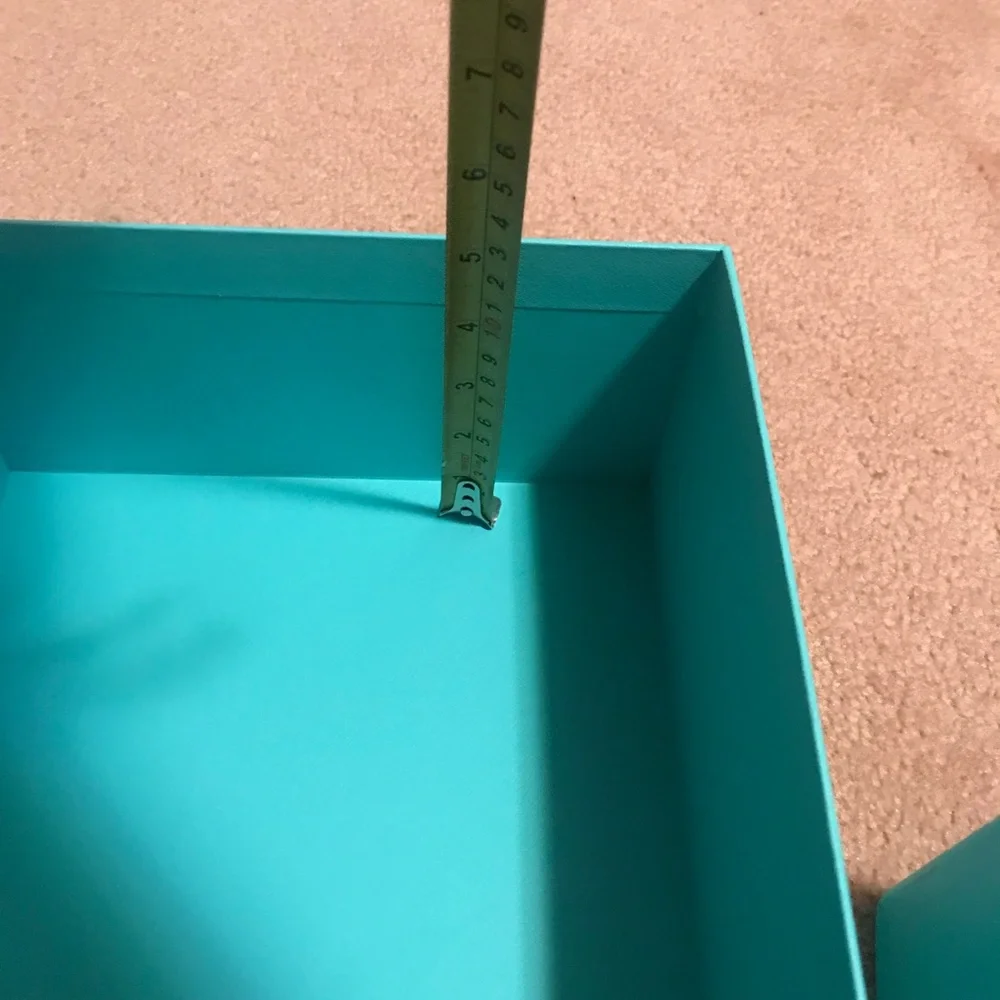 Tiffany box in very good condition plus a small bag of